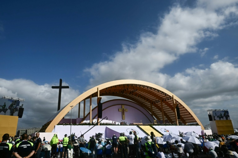 Le pape Léon XIV célèbre le 3 août 2025 à Rome une messe en plein air devant plus d'un million de jeunes, point culminant d'un pèlerinage qui a attiré des catholiques du monde entier ( AFP / Filippo MONTEFORTE )