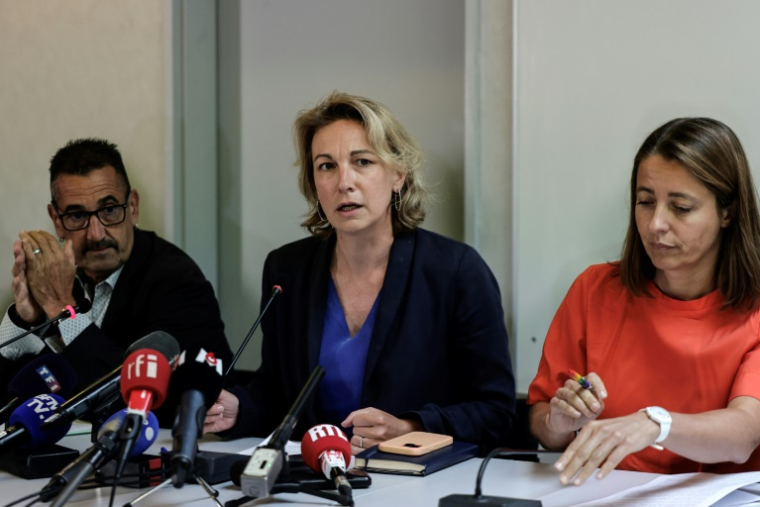 Le secrétaire général de FO Frédéric Souillot, ses homologues de la CFDT Marylise Léon et de la CGT Sophie Binet, lors d'ue conférence de presse à l'issue d'une réunion intersyndicale, le 29 août 2025 à Paris  ( AFP / STEPHANE DE SAKUTIN )