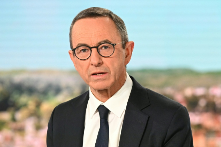 Bruno Retailleau sur le plateau du 13h00 de TF1 le 6 octobre 2025 à Boulogne-Billancourt, près de Paris ( AFP / Bertrand GUAY )