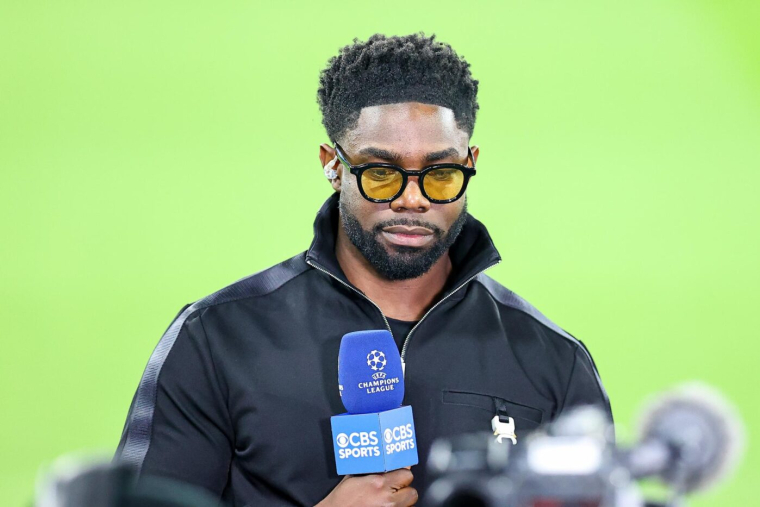 La balle perdue reçue par Micah Richards en plein direct