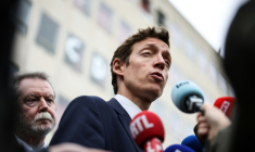 Le ministre de l'Education Edouard Geffray devant le lycée polyvalent de Cachan, dans le Val-de-Marne, le 9 octobre 2026 ( AFP / SIMON WOHLFAHRT )