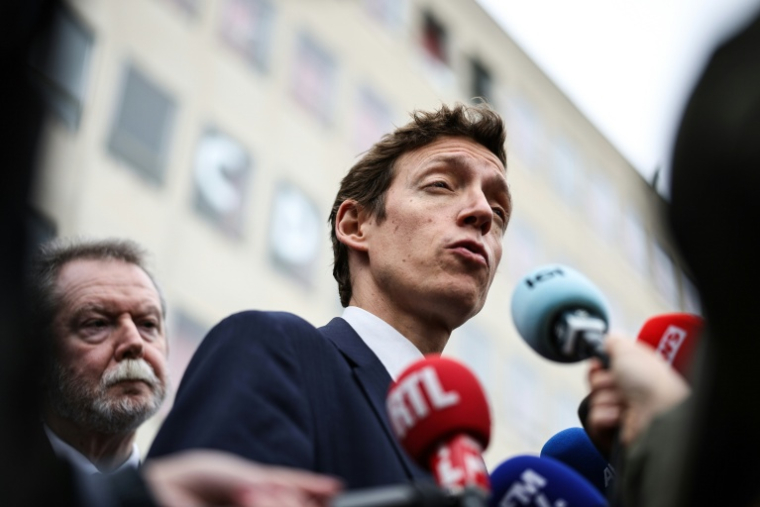 Le ministre de l'Education Edouard Geffray devant le lycée polyvalent de Cachan, dans le Val-de-Marne, le 9 octobre 2026 ( AFP / SIMON WOHLFAHRT )