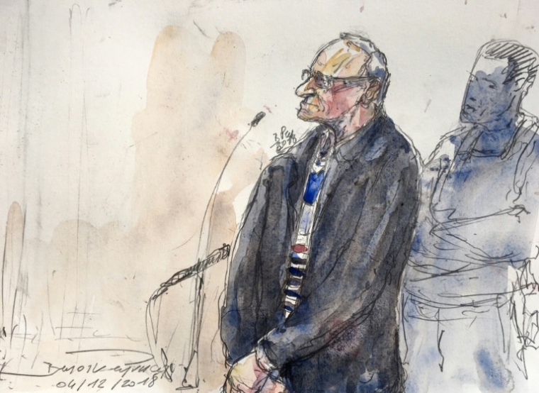 Croquis d'audience du 4 décembre 2018 montrant le tueur en série Francis Heaulme au tribunal de Versailles pour l'ouverture de son procès en appel ( AFP / Benoit PEYRUCQ )