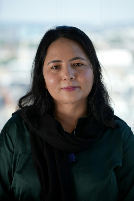 La journaliste afghane Zahra Joya lors d'un entretien à l'AFP, le 14 août 2026 à Londres  ( AFP / Yelim LEE )