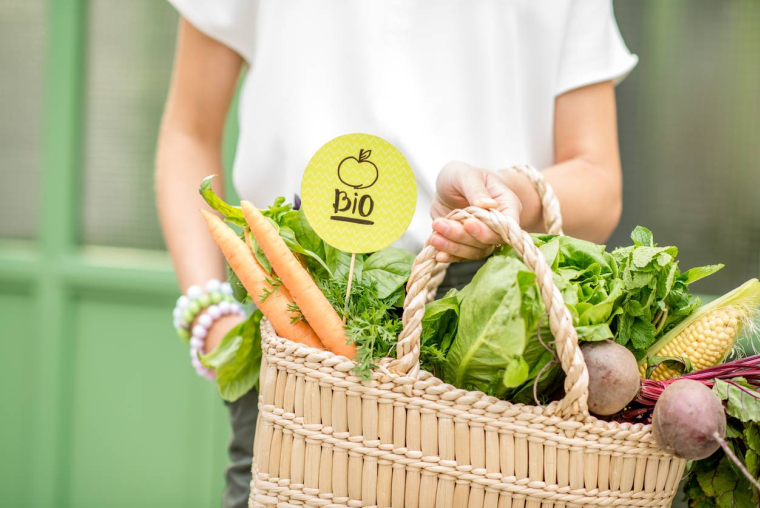 Les ventes de produits bio baissent nettement / iStock-RossHelen