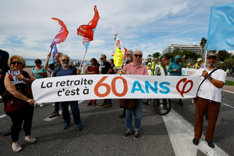 Des manifestants à Nice protestent contre le relèvement de l'âge de la retraite