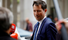 François-Xavier Bellamy, membre du parti politique Les Républicains, arrive au siège de LR à Paris