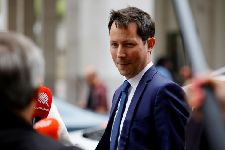 François-Xavier Bellamy, membre du parti politique Les Républicains, arrive au siège de LR à Paris