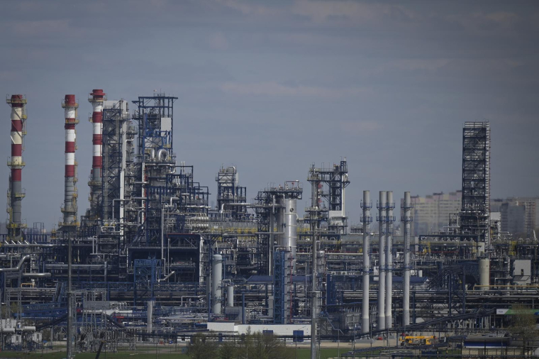 Une raffinerie Gazprom près de Moscou, le 22 avril 2022. ( AFP / Natalia KOLESNIKOVA )