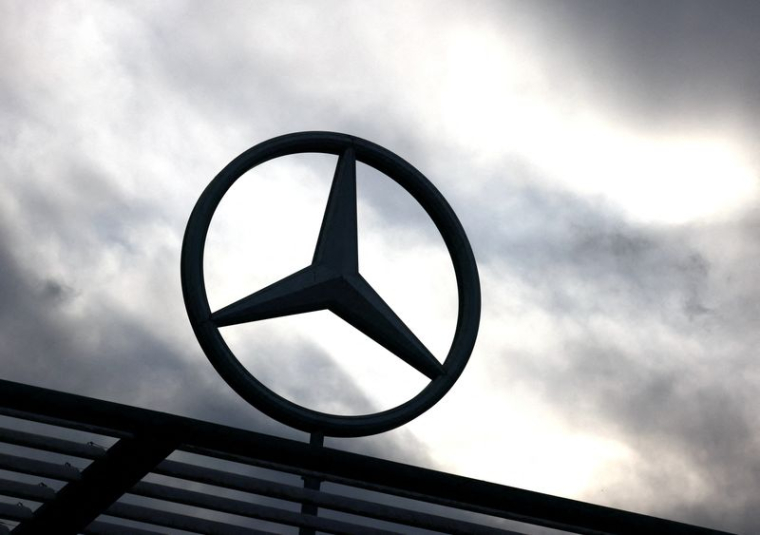Un logo de Mercedes-Benz à Bruxelles