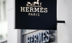 Le logo du groupe Hermès est visible à Zurich