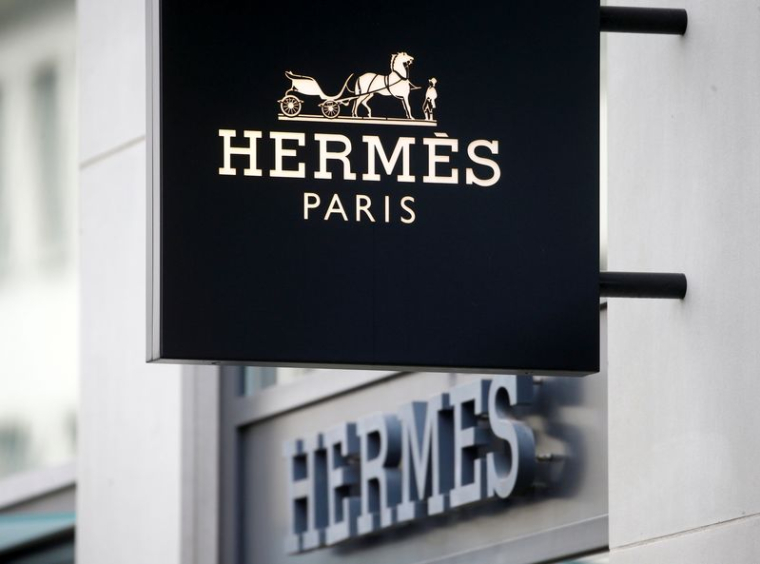 Le logo du groupe Hermès est visible à Zurich