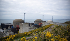 Les grévistes se sont mobilisés dans plusieurs centrales nucléaires, notamment à Flamanville. ( AFP / LOU BENOIST )