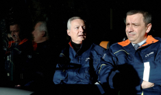 Bruno Le Maire et le nouveau PDG d'EDF Luc Remont, au Petit-Caux, le 9 décembre 2022 ( AFP / BENOIT TESSIER )