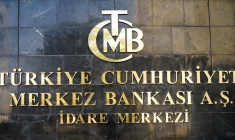 Logo de la Banque centrale de Turquie à l'entrée du siège de la banque à Ankara