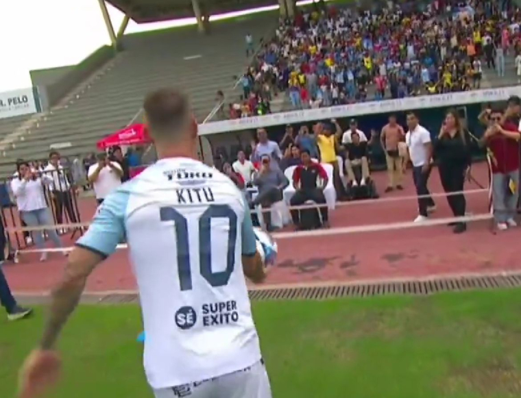 Une belle boulette d'un joueur lors de la présentation en Équateur