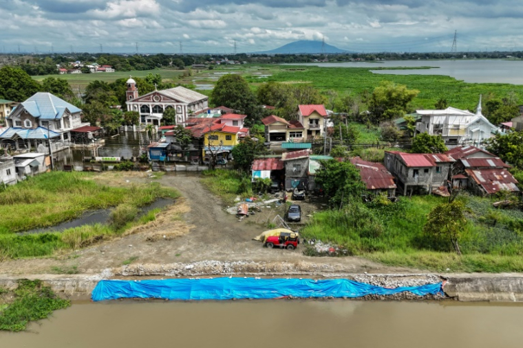 Une digue endommagée à Calumpit, à Bulacan, aux Philippines, le 15 septembre 2025 ( AFP / Jam STA ROSA )
