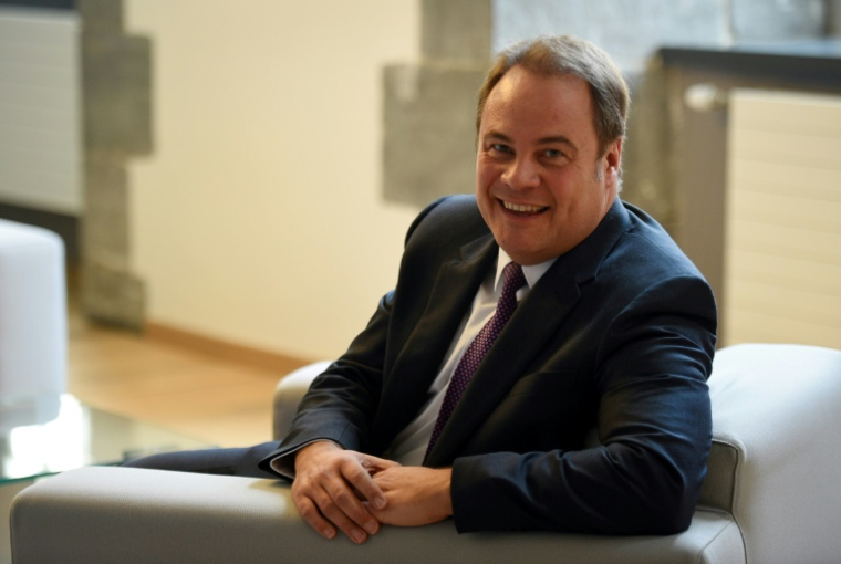 Le maire de Valenciennes Laurent Degallaix dans son bureau, le 12 mai 2017 à Valenciennes, dans le Nord ( AFP / FRANCOIS LO PRESTI )