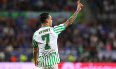 L'accueil démentiel des supporters du Betis pour le retour d'Antony