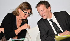 Gilbert Cette (à droite) et l'économiste Sandrine Cazes, à Paris, le 16 octobre 2023. ( POOL / MIGUEL MEDINA )