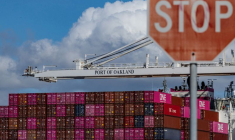 Un cargo au port d'Oakland, en Californie