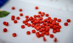 Addictive, ravageuse et désormais omniprésente, la méthamphétamine, surnommée localement "ice", s'impose comme un fléau en Polynésie française ( AFP / Sai Aung MAIN )