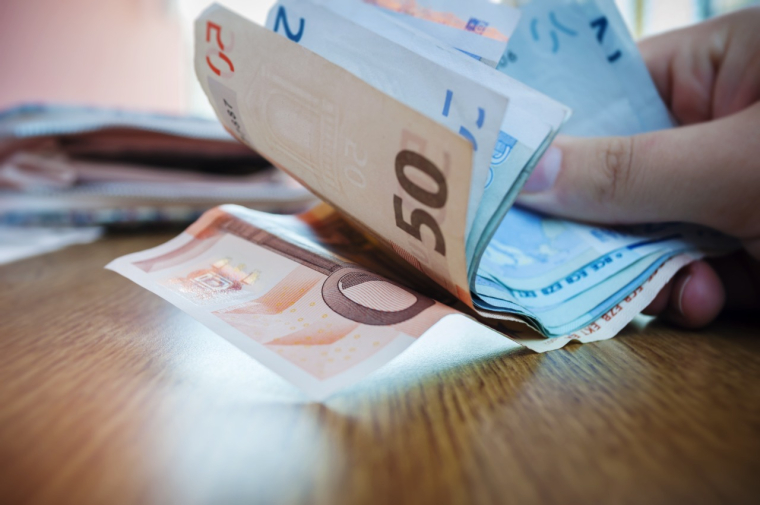 Pourquoi le compte courant remporte tous les suffrages auprès des épargnants ? ( Crédits: © Ipictures - stock.adobe.com)