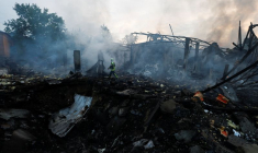 Photo des dégâts après une série d'attaques aériennes russes à Kyiv