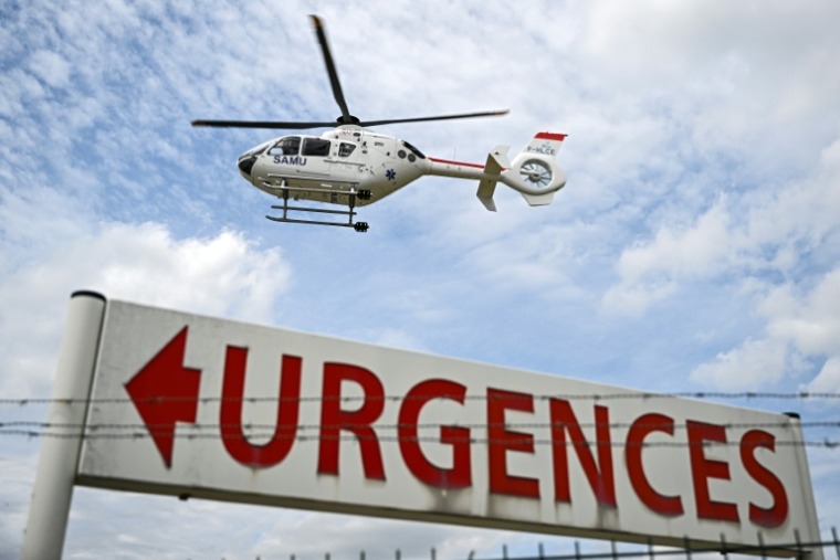 La suspension des atterrissages d'hélicoptères d'urgence au CHU de Strasbourg, en raison de vols de drones utilisés pour livrer des détenus, fait peser un risque "vital" sur les patients ( AFP / Gabriel BOUYS )