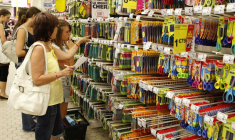 Papeterie scolaire dans un supermarché de La Défense