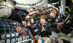 Image tirée du flux de la Nasa, publiée le 3 avril 2026, montrant les quatre membres d'équipage d'Artemis 2 alors qu'ils se dirigent vers l'orbite lunaire ( NASA TV / Handout )