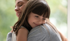 Les enfants adoptés ont droit à la même part d’héritage que les enfants biologiques