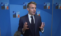 Macron : "se faire la guerre commerciale" au sein de l'Otan est une "aberration"