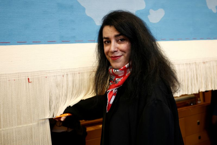 Dévoilement de la tapisserie olympique de l'artiste franco-iranienne Marjane Satrapi