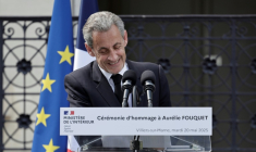 L'ancien président Nicolas Sarkozy  lors d'un hommage à Aurélie Fouquet, policière municipale tuée en 2010 lors d'une fusillade sanglante, le 20 mai 2025 à Villiers-sur-Marne, dans le Val-de-Marne ( AFP / STEPHANE DE SAKUTIN )