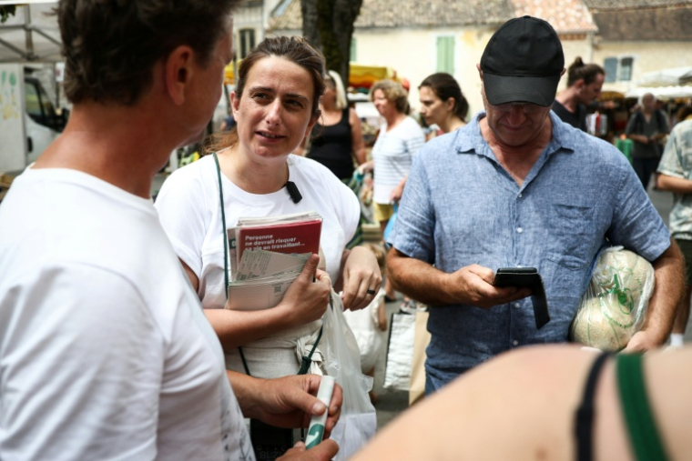 La patronne des Ecologistes Marine Tondelier, candidate à la présidentielle, en campagne à Issigeac (Dordogne), une des étapes de son Tour de France, le 28 juin 2026 ( AFP / ROMAIN PERROCHEAU )
