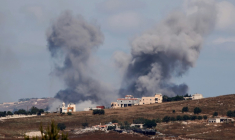 Une photo prise depuis Marjayoun, au sud du Liban, montre de la fumée à la suite d'une frappe aérienne israélienne sur le village de Choukine, le 19 juin 2026 ( AFP / - )