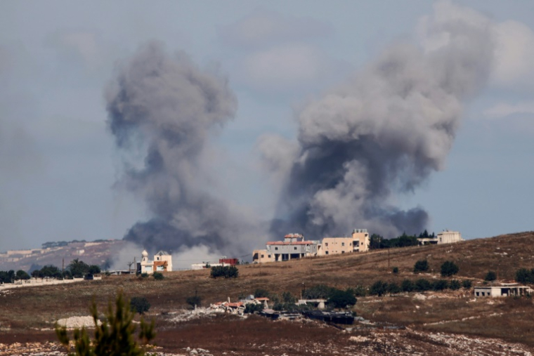 Une photo prise depuis Marjayoun, au sud du Liban, montre de la fumée à la suite d'une frappe aérienne israélienne sur le village de Choukine, le 19 juin 2026 ( AFP / - )