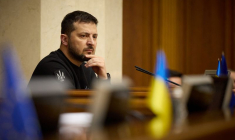 Le président ukrainien Zelenskiy assiste à une session du parlement à Kiev