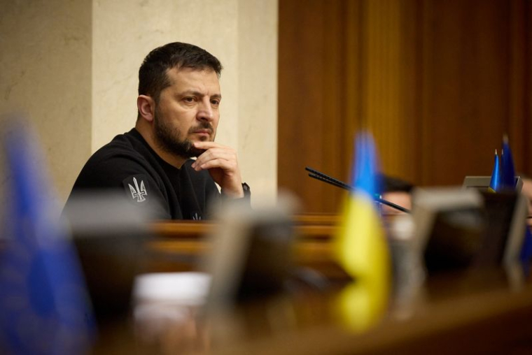 Le président ukrainien Zelenskiy assiste à une session du parlement à Kiev