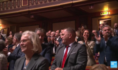 IVG dans la Constitution : à Versailles, la "fierté" et l'émotion de femmes politiques