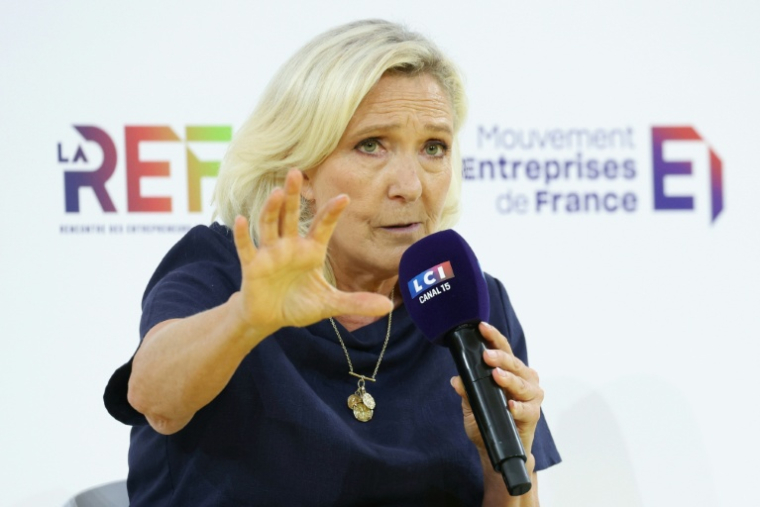 Marine Le Pen participe au débat entre les principaux candidats à la présidentielle organisé par le Medef, le 27 août 2026 à Paris ( AFP / Thomas SAMSON )
