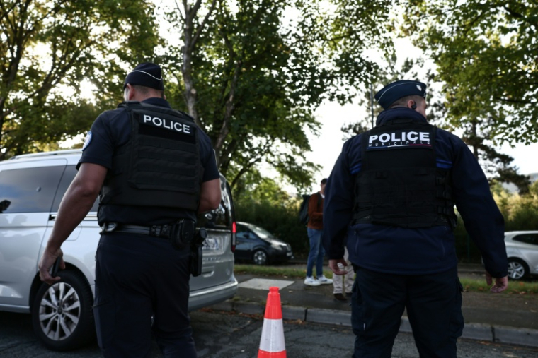 Officiers de police à Sartrouville dans le nord de Paris, 2 septembre, 2025 ( POOL / Thibaud MORITZ )