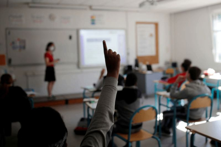 L'ALLOCATION DE RENTRÉE SCOLAIRE MAJORÉE DE 100 EUROS CETTE ANNÉE