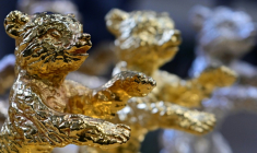 Des trophées de la Berlinale sont exposés sur le site de production de la fonderie d'art Hermann Noack à Berlin, le 15 janvier 2026 ( AFP / John MACDOUGALL )