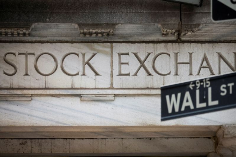 Wall Street termine en baisse, inquiétudes sur les droits de douane