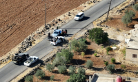 Des druzes armés se déploient dans le village de al-Dur, dans le sud de la Syrie, après le retrait des forces gouvernementales, le 17 juillet 2025 ( AFP / Omar HAJ KADOUR )