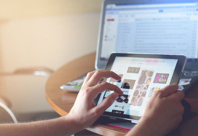 Les grands groupes de distribution ne peuvent pas se permettre de faire l’impasse du digital, mais est-ce judicieux d'investir dans un secteur où la conurrence est féroce et les marges réduites à peau de chagrin? (Crédit Pixabay)