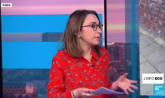 Guerre en Ukraine : les sanctions se multiplient contre la Russie, le rouble chute