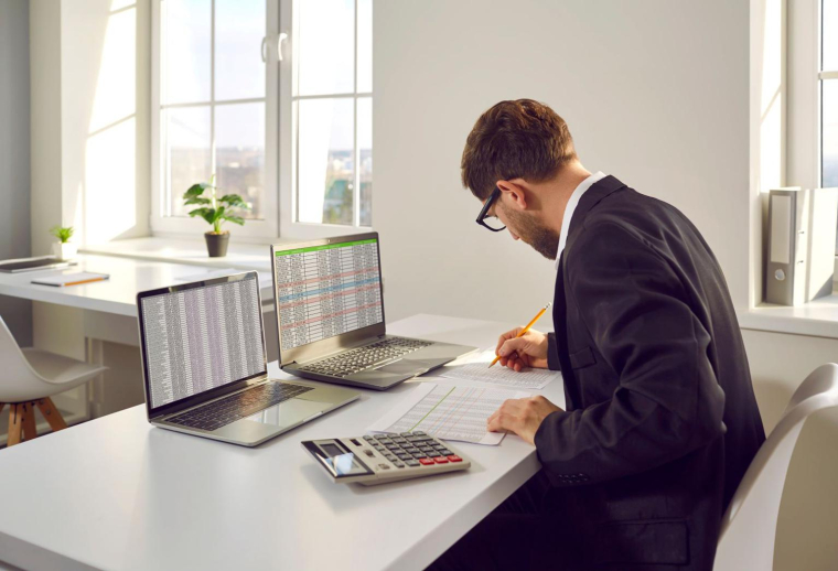 5 astuces fiscales peuvent vous aider à rester dans votre tranche d’imposition et à restreindre le montant de votre impôt sur le revenu.